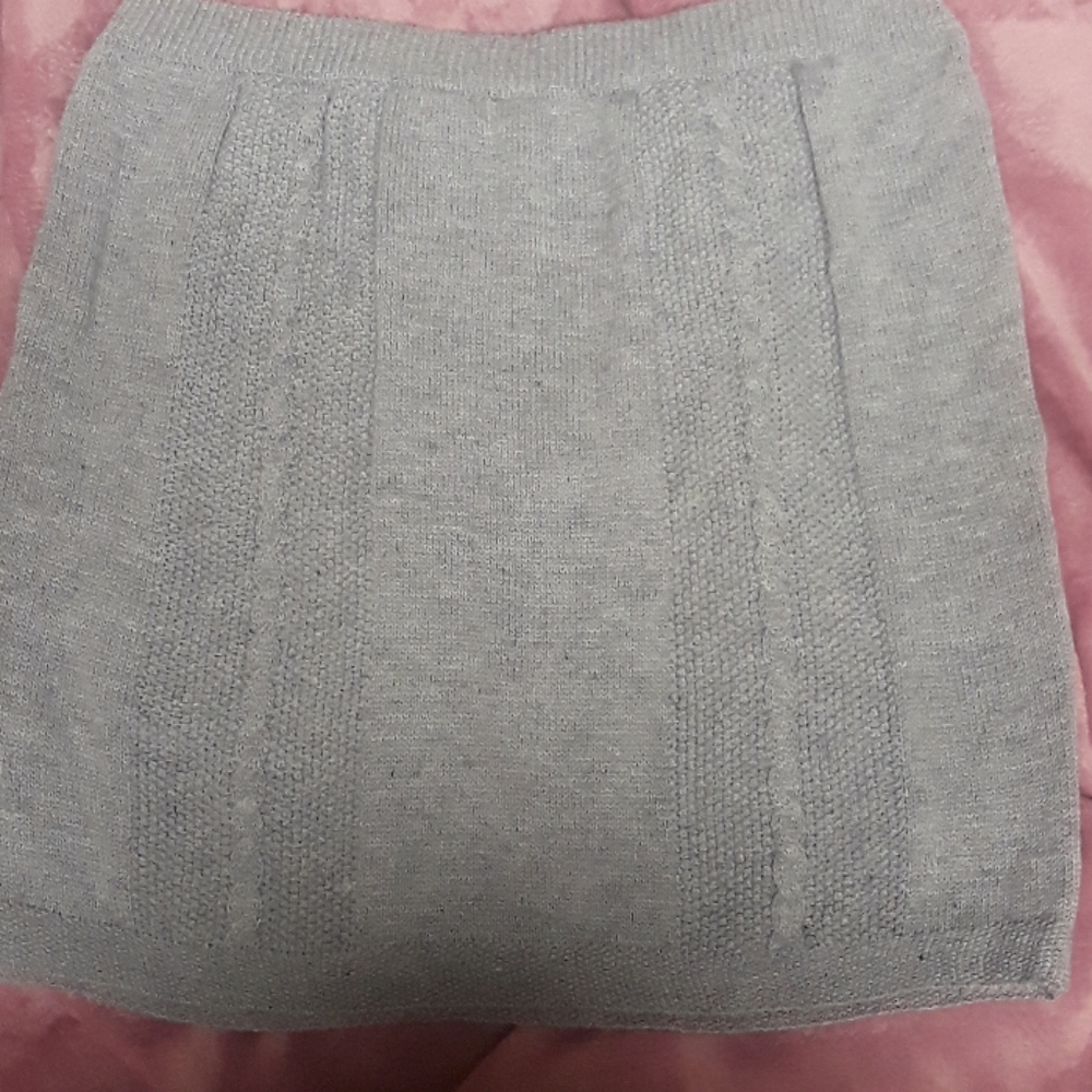 Gray knit sweater skirt